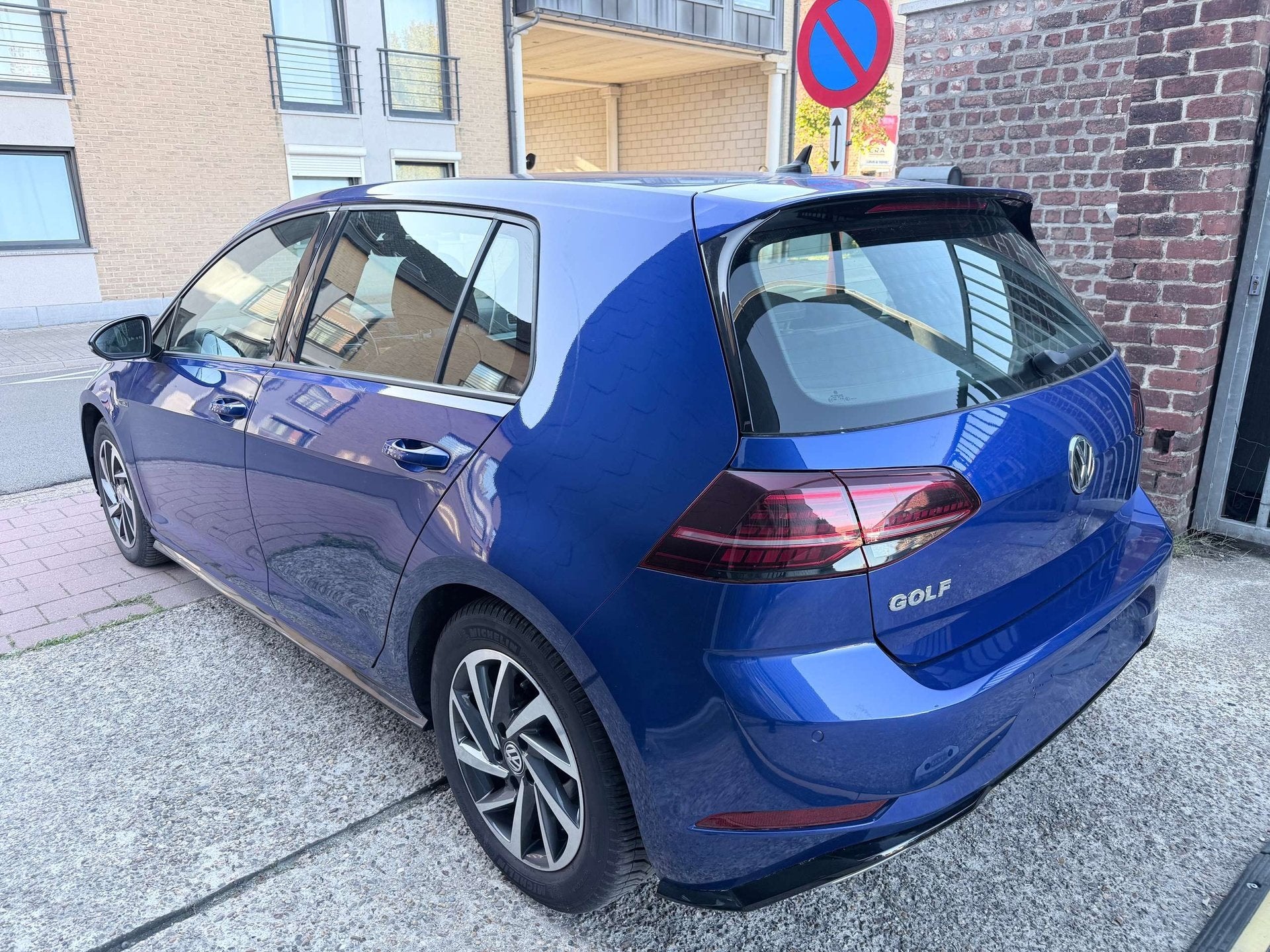 Volkswagen Golf 1.0 TSI EDITON R-LINE | Apple CarPlay | Came, Autos, Achat, Entreprise, Entretenue par le concessionnaire, Noir