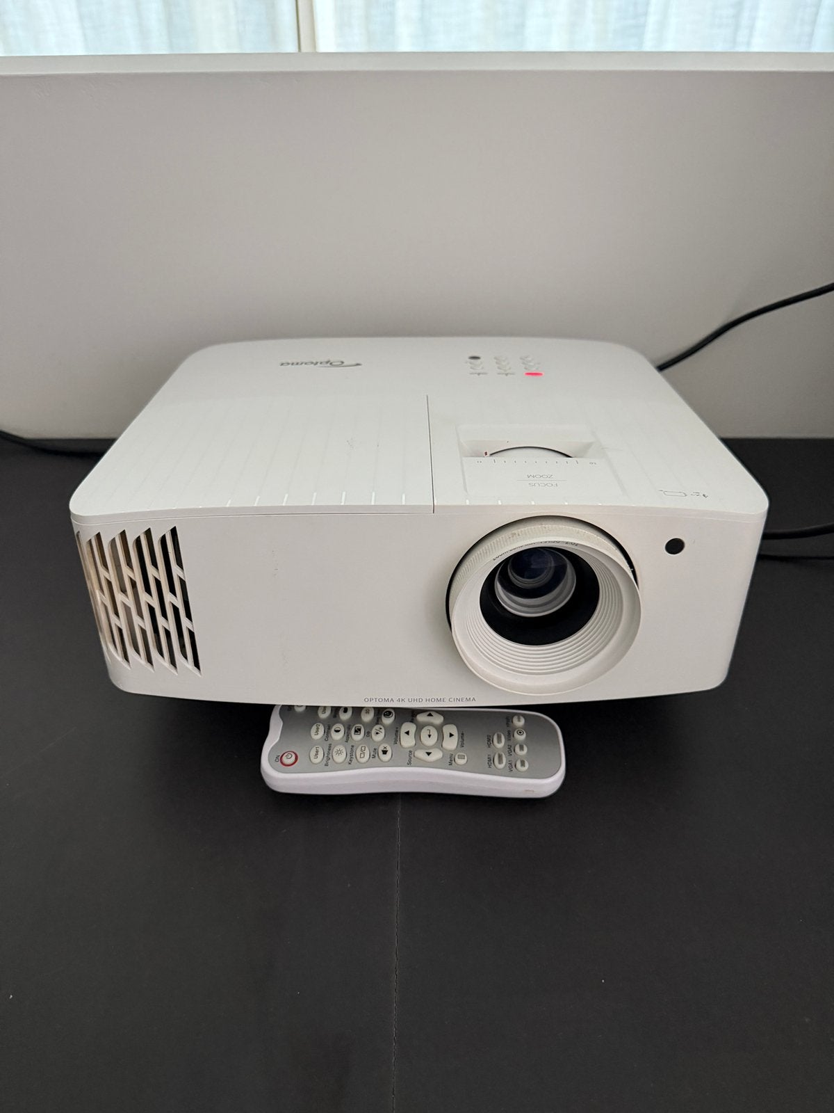 Optoma UHD38 4K 4000 lumen, Audio, Tv en Foto, Ophalen, Zo goed als nieuw