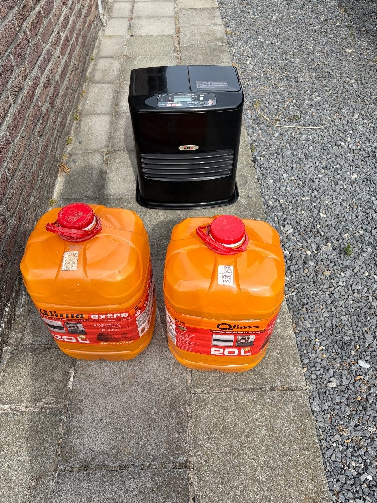 Petrolium-kachel en +/- 30L Petrolium 70€, Huis en Inrichting, Ophalen, Gebruikt, Overige brandstoffen, Petroleumkachel
