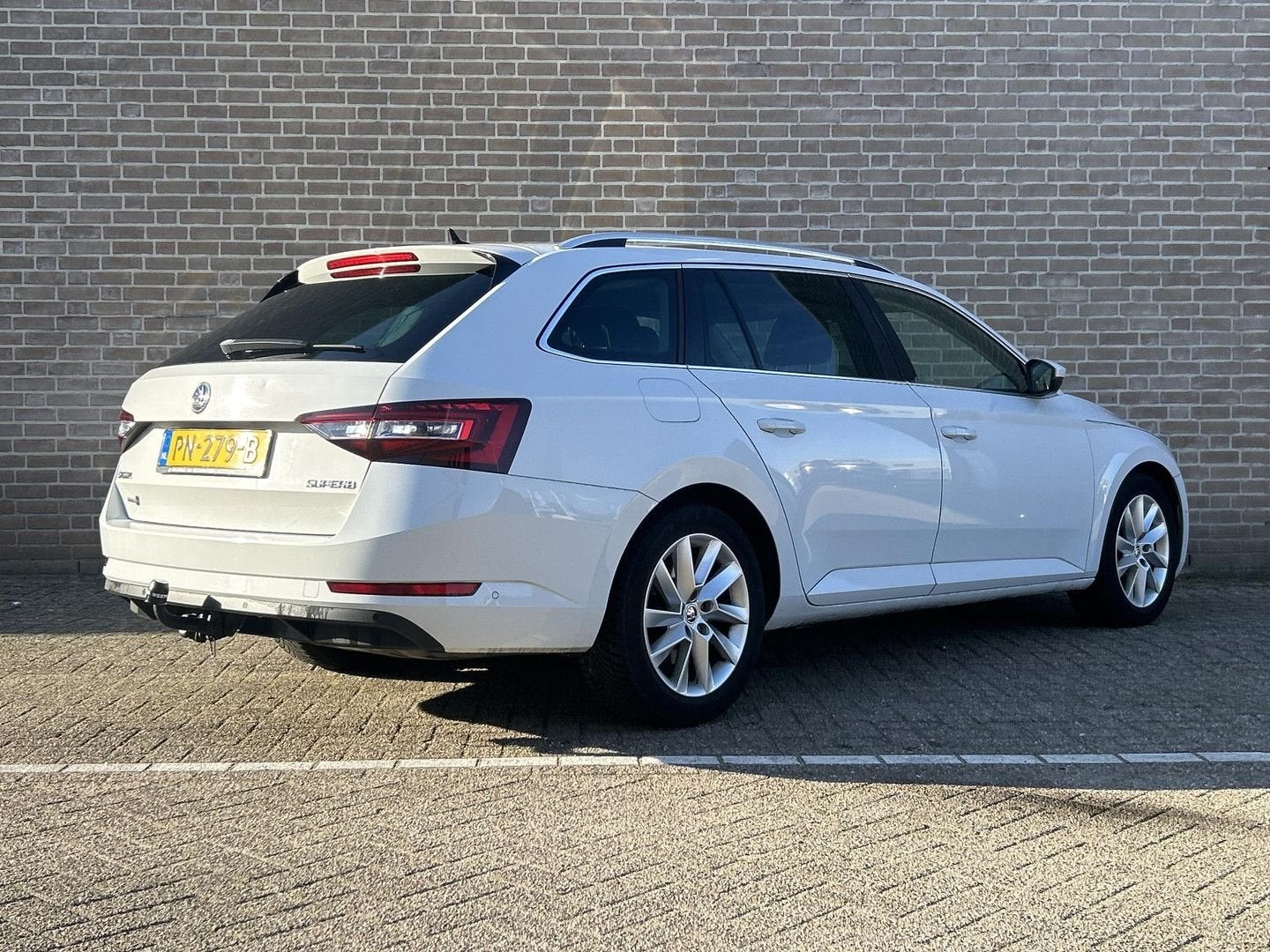 Skoda Superb Combi 1.6 TDI Style Business | Stoelverwarming, Autos, Skoda, Achat, Entreprise, Boîte manuelle, Noir
