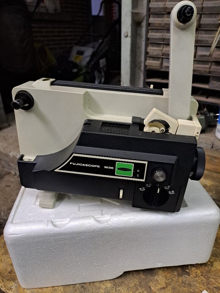 fujicascope M36, Enlèvement, 1960 à 1980, Projecteur