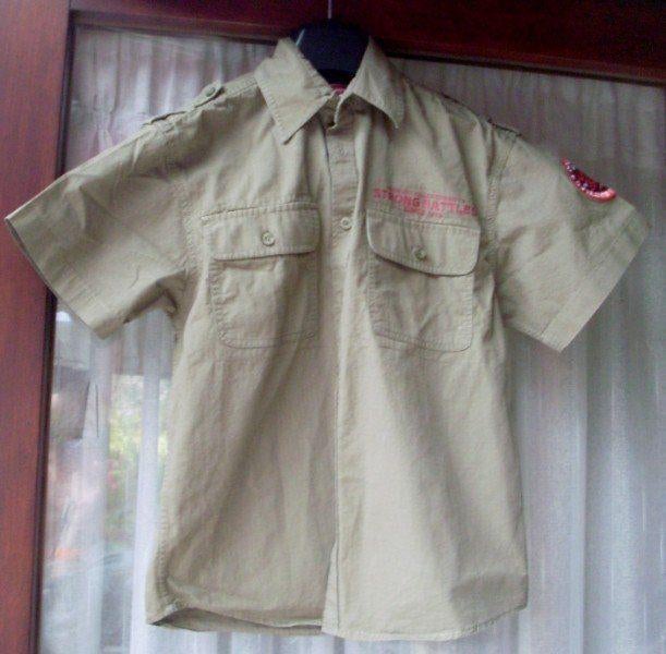 Kaki-groen hemd van C&A maat 134-140, Kinderen en Baby's, Kinderkleding | Maat 140, Gebruikt, C&A, Overhemd of Blouse, Ophalen of Verzenden