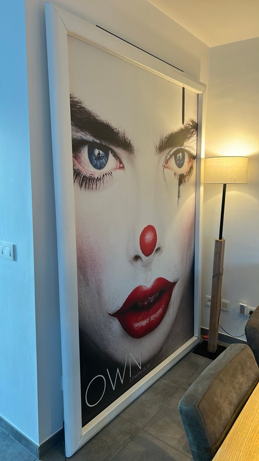 Schilderij/Kunstprint Erwin Olaf 150x225, Antiek en Kunst, Ophalen, Hout, Ingelijst, Print
