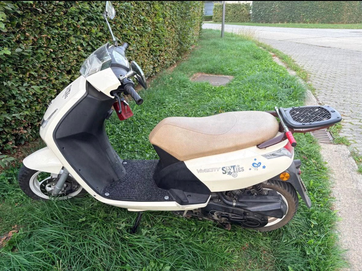 Trottinette Peugeot Vivacity 50 cc, Vélos & Vélomoteurs, Comme neuf, Classe B (45 km/h), Enlèvement, Essence