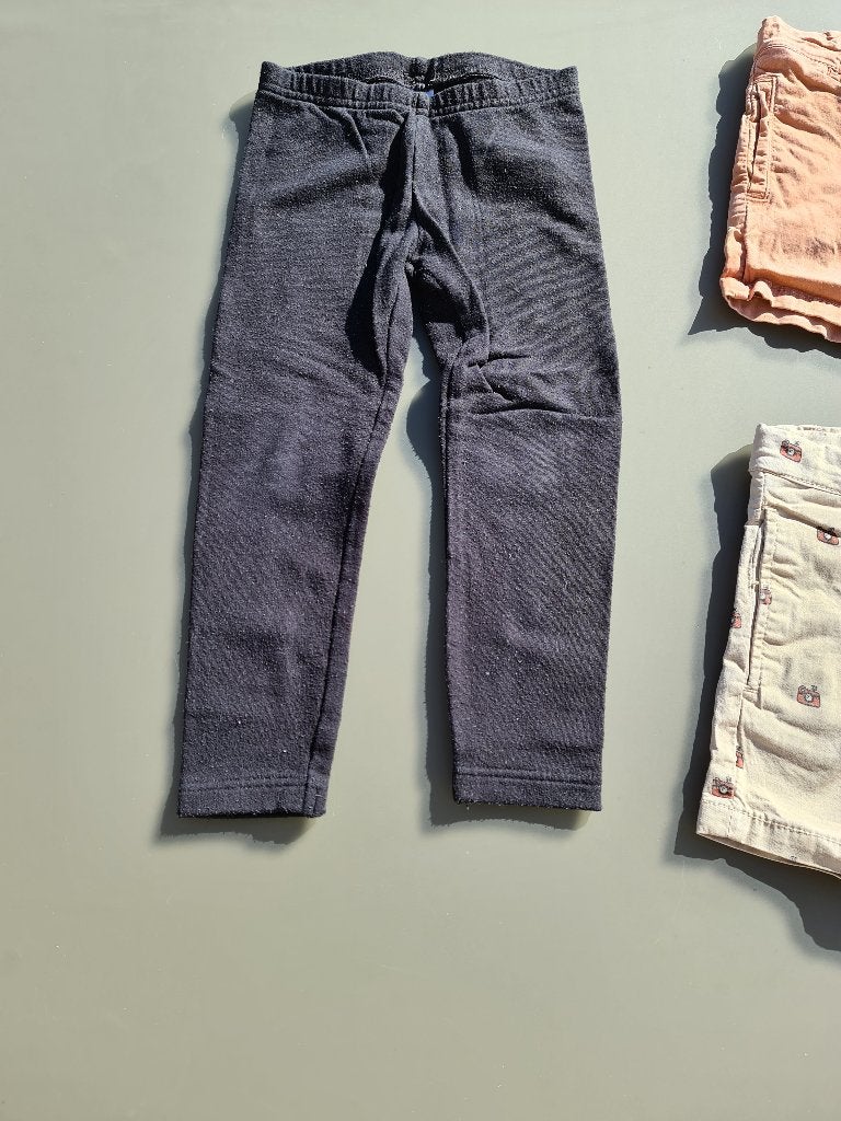 zwarte lange broek, CA, 98, Enfants & Bébés, Vêtements de bébé | Packs de vêtements pour bébés, Enlèvement, Comme neuf