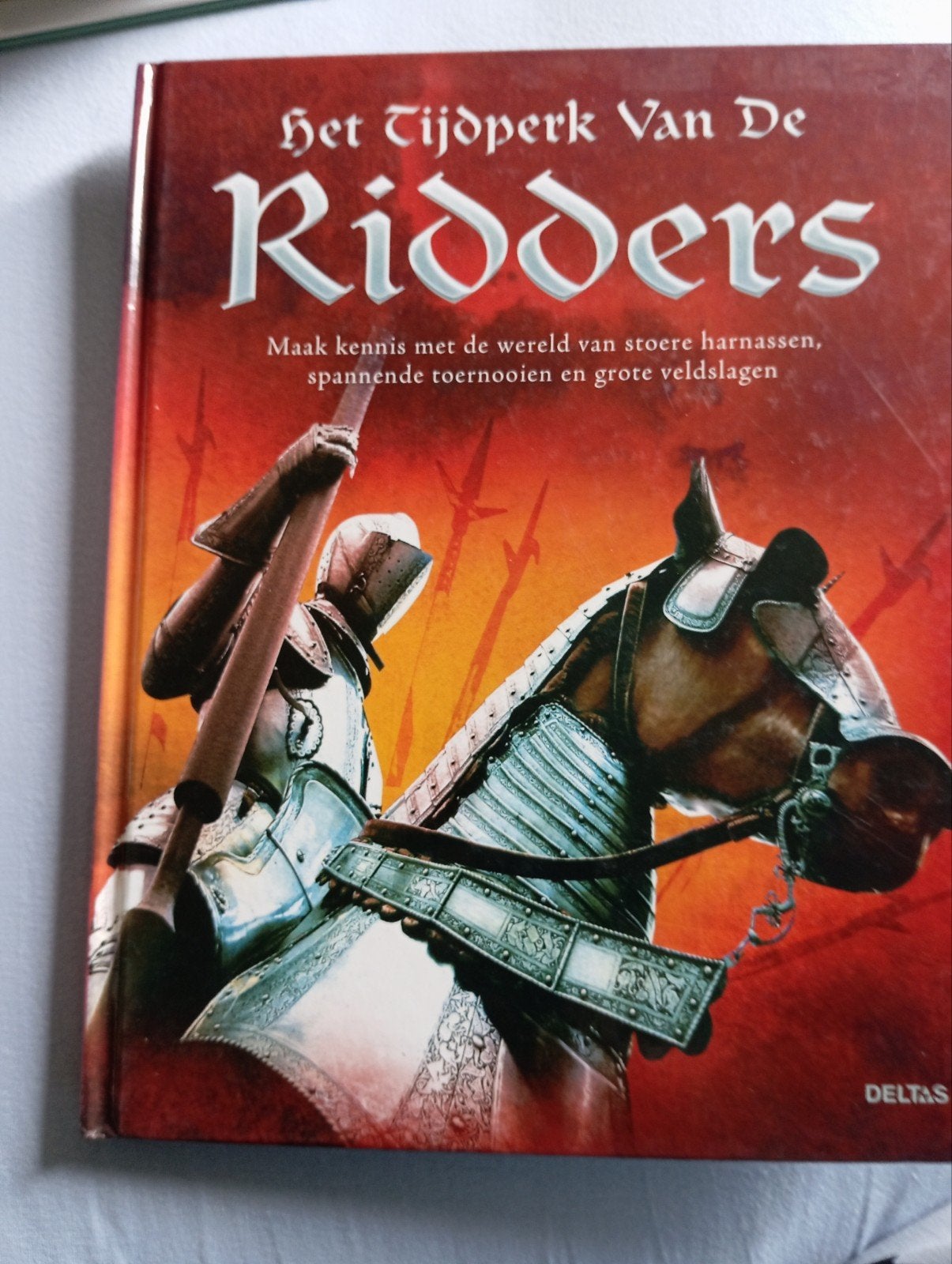 R. Firth - Het tijdperk van de ridders, Ophalen of Verzenden, R. Firth