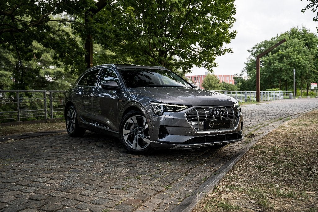 Audi Q8 e-tron 50 QUATTRO*PANO*PNEUMATIQUE*CAR PLAY, Cuir, Argent ou Gris, Entreprise, Entretenue par le concessionnaire