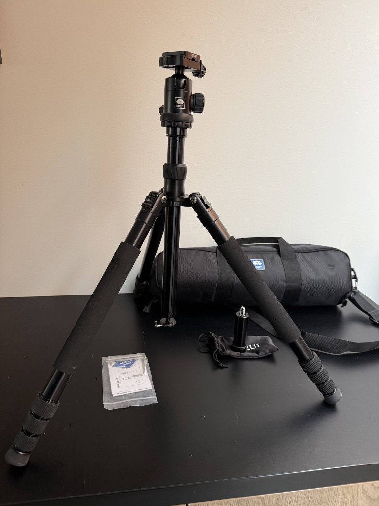 Sirui T-2004XL Traveller + E-20 head, TV, Hi-fi & Vidéo, Neuf, Enlèvement ou Envoi, 150 à 175 cm, Plaque de dégagement rapide