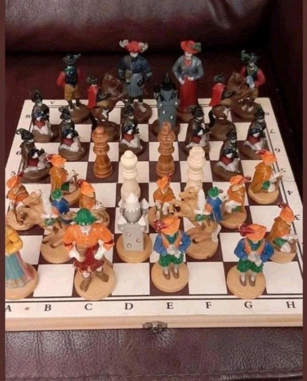 Vintage Folklore Schaakspel
Bord in hout schaakstukken in po, Verzamelen, Ophalen of Verzenden
