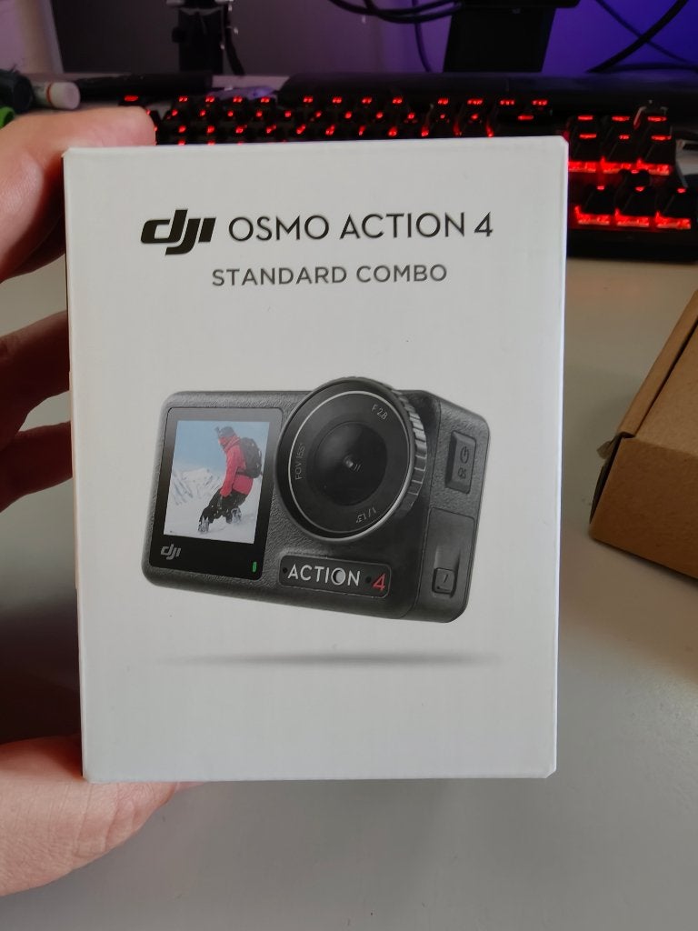 dji osmo action 4 + accesoires, Enlèvement ou Envoi, Comme neuf