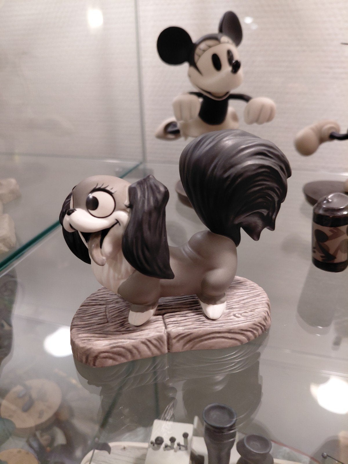 hondje meer zwart wit
met doos en certificaat
ik woon in Lan, Collections, Enlèvement ou Envoi