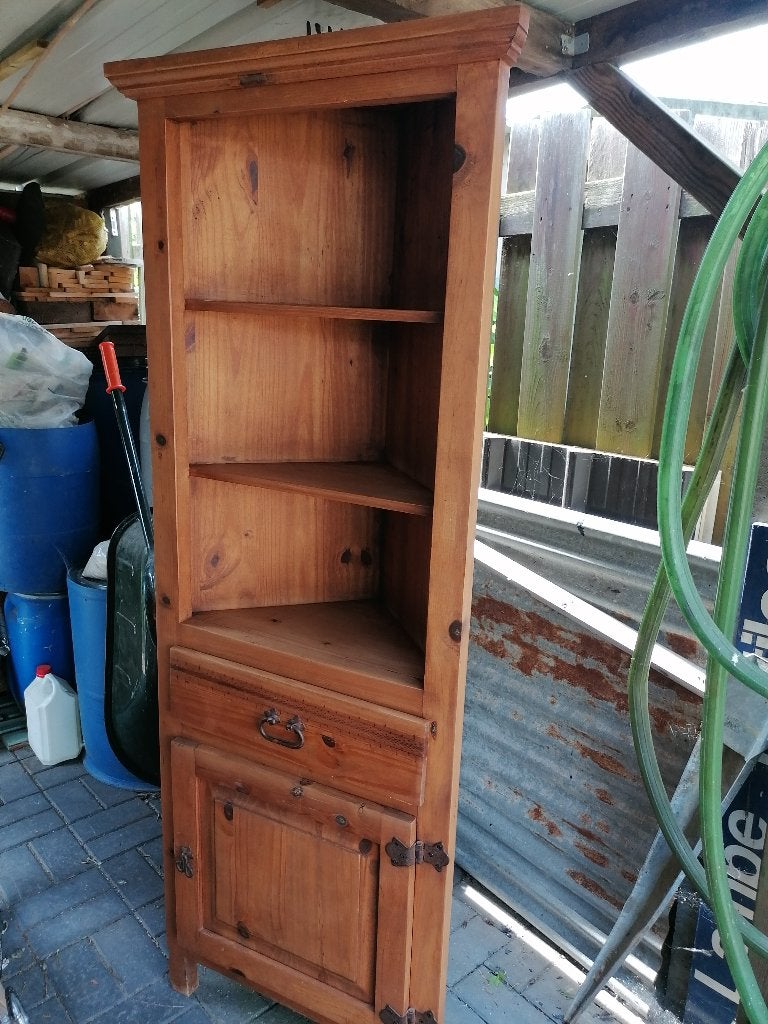 hoekkast 15€, Ophalen, Grenenhout, Met deur(en)