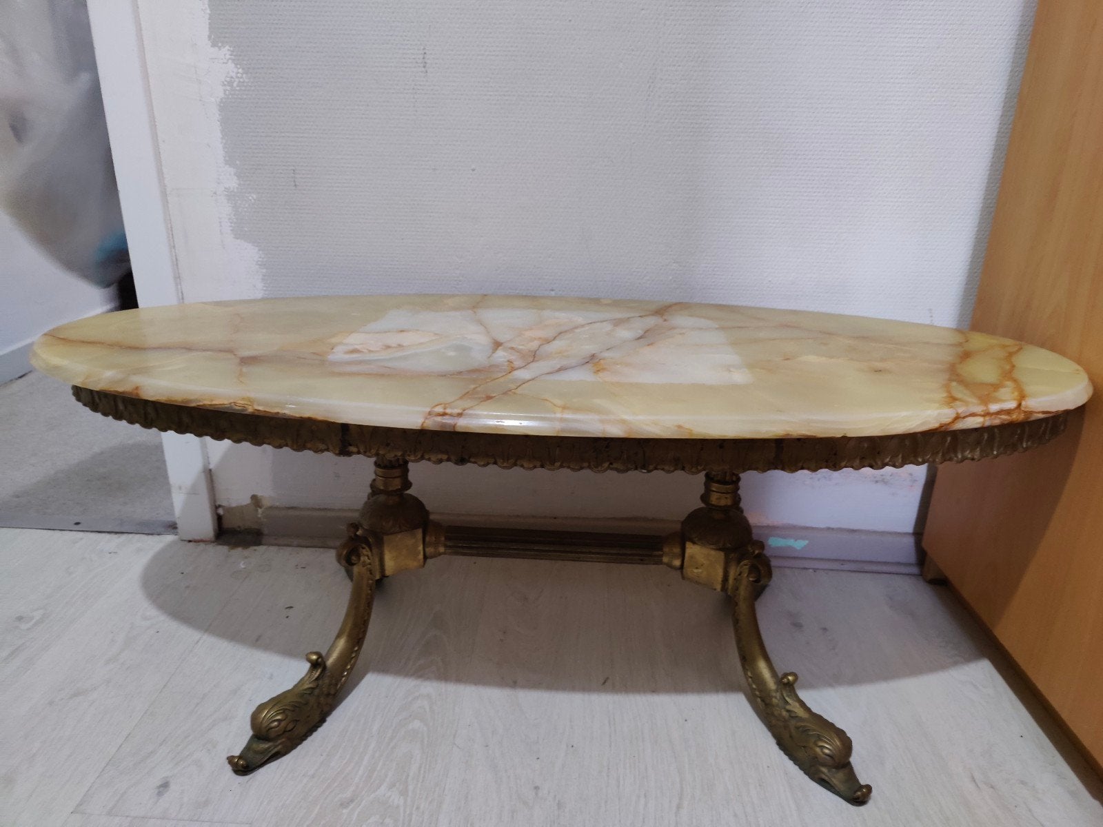 Vintage ovale salontafel in echt onyx en messing — Anné, Ophalen
