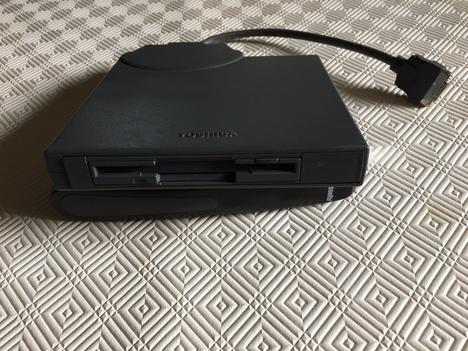 Lecteur de disquettes de marque Toshiba, Computers en Software, Beschrijfbare discs, Zo goed als nieuw