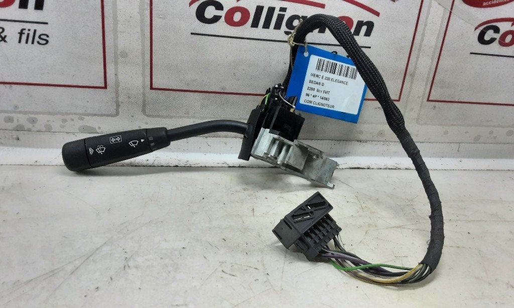 KNIPPERLICHTSCHAKELAAR Mercedes-Benz E (W210) (2105400144), Auto-onderdelen, Gebruikt, Mercedes-Benz, Mevr. I. Hauben, Rue de l'Espoir 34 34
4030  GRIVEGNÉE, BE