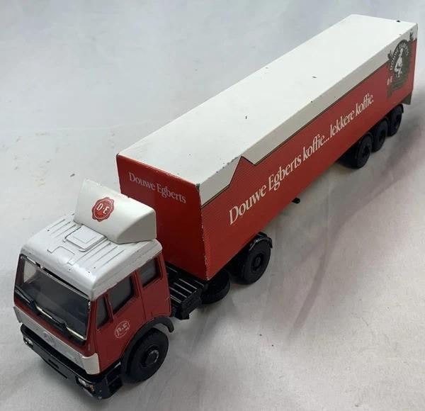 Lion Toys 36 Mercedes EPS Truck Douwe Egberts 1:50 metaal, Verzenden, Zo goed als nieuw, Bus of Vrachtwagen