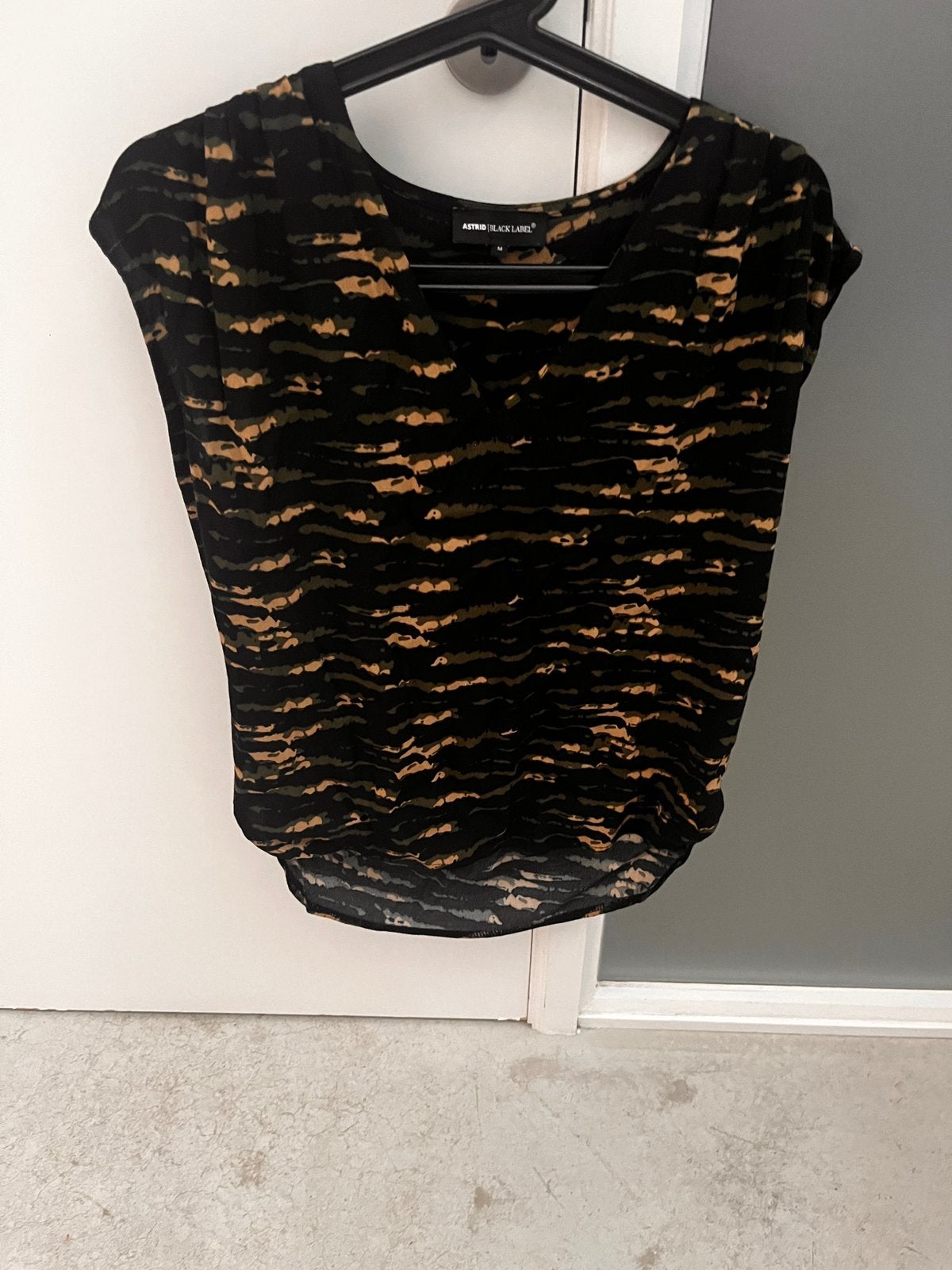 Etiquette noire Astrid taille M, Vêtements | Femmes, Enlèvement ou Envoi, Comme neuf, Taille 38/40 (M)