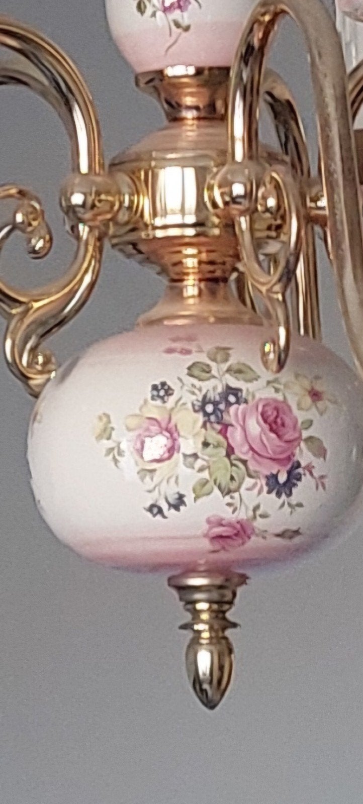 lustre à motif floral, Enlèvement