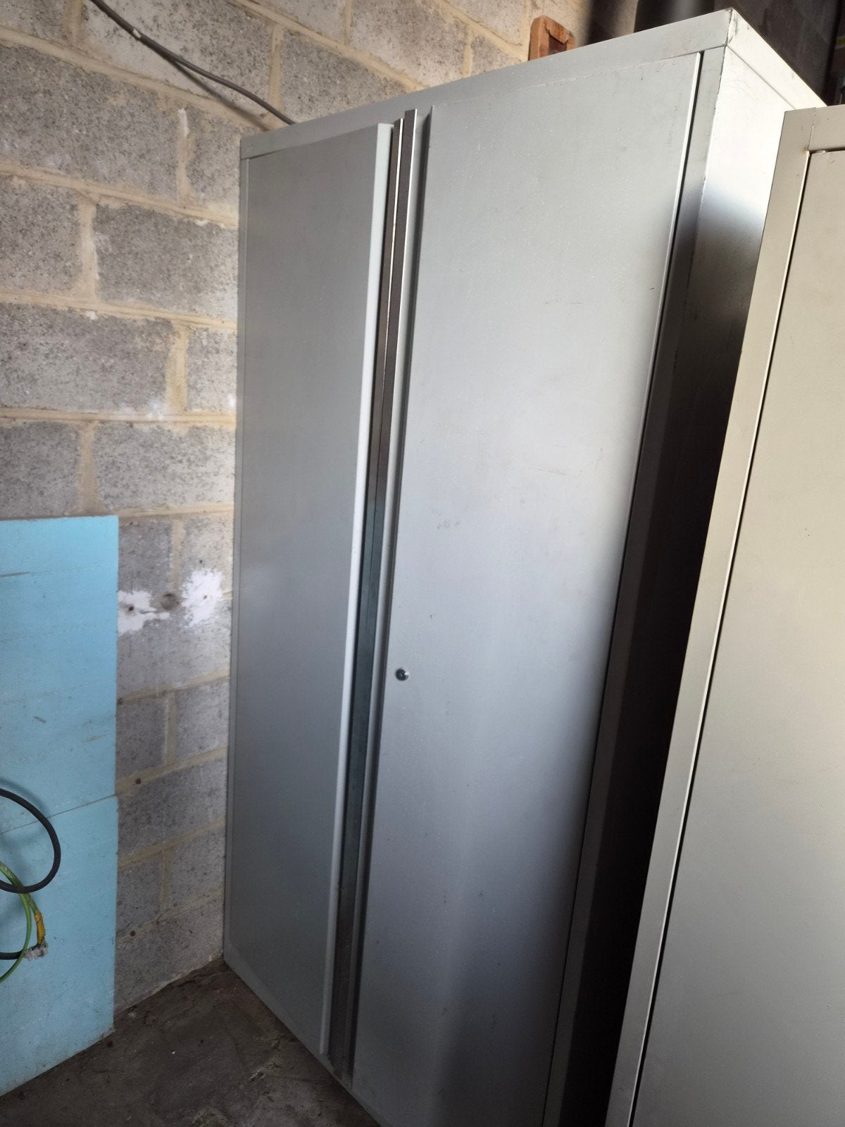 Metalen kast, Ophalen