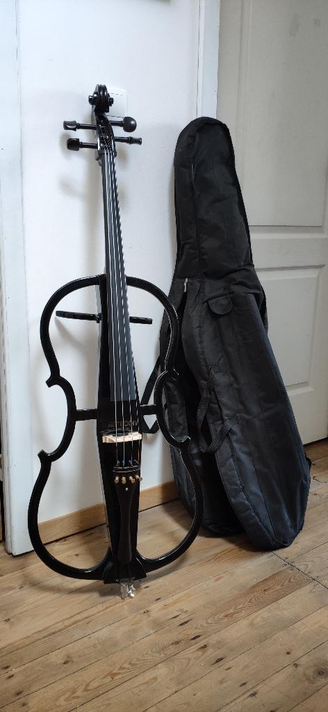 Violoncelle electro, Muziek en Instrumenten, Strijkinstrumenten | Cello's, Ophalen, Zo goed als nieuw, 4/4-cello, Met koffer