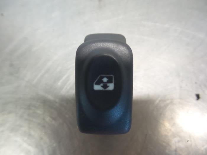 Commutateur vitre électrique d'un Renault Clio (Clio 2 98-), Renault, -, Utilisé, -