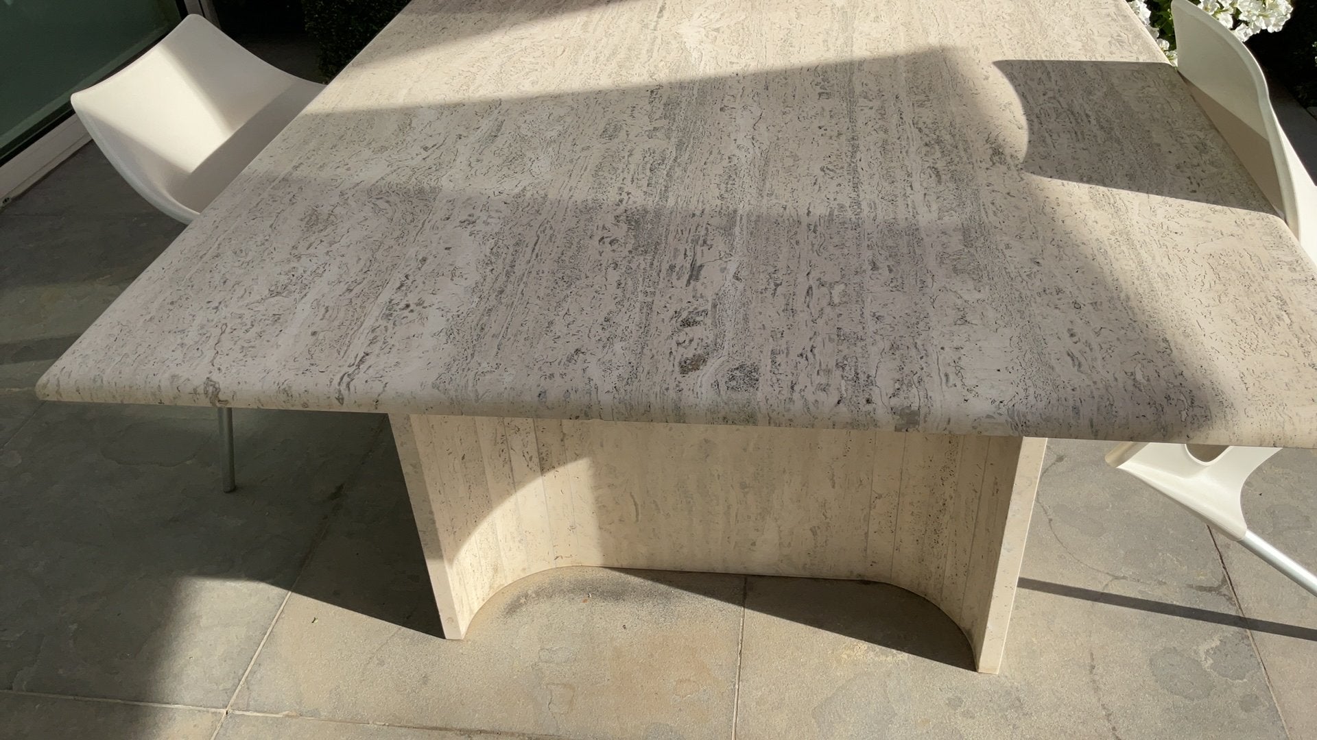 Table en travertin massif, Enlèvement