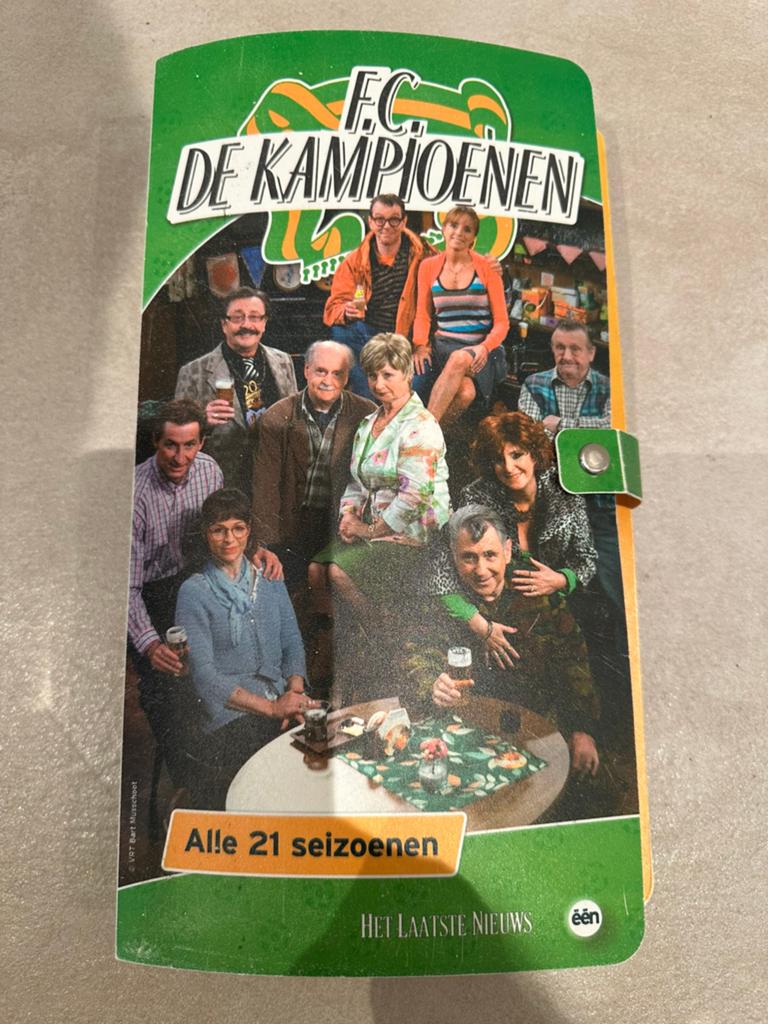 FC De Kampioenen DVD-verzamelmap met alle 21 seizoenen, Cd's en Dvd's, Dvd's | Tv en Series, Ophalen, Gebruikt, Alle leeftijden