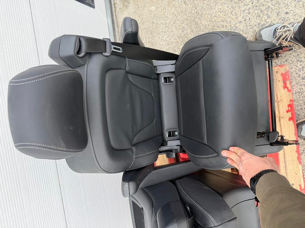 Mercedes V-klasse= Twee stoelen + tafel + kofferplank, Enlèvement