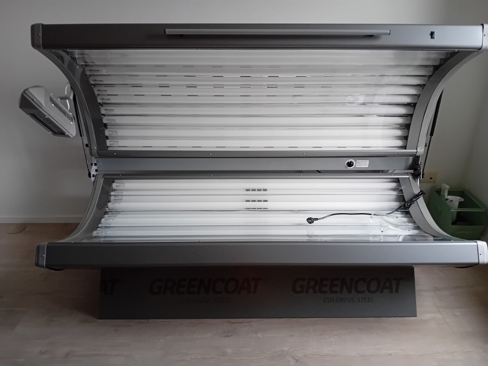 degelijke zonnebank met gezichtsbruiner, Elektronische apparatuur, Ophalen, Zo goed als nieuw, Gezichtsbruiner, 15 lampen of meer