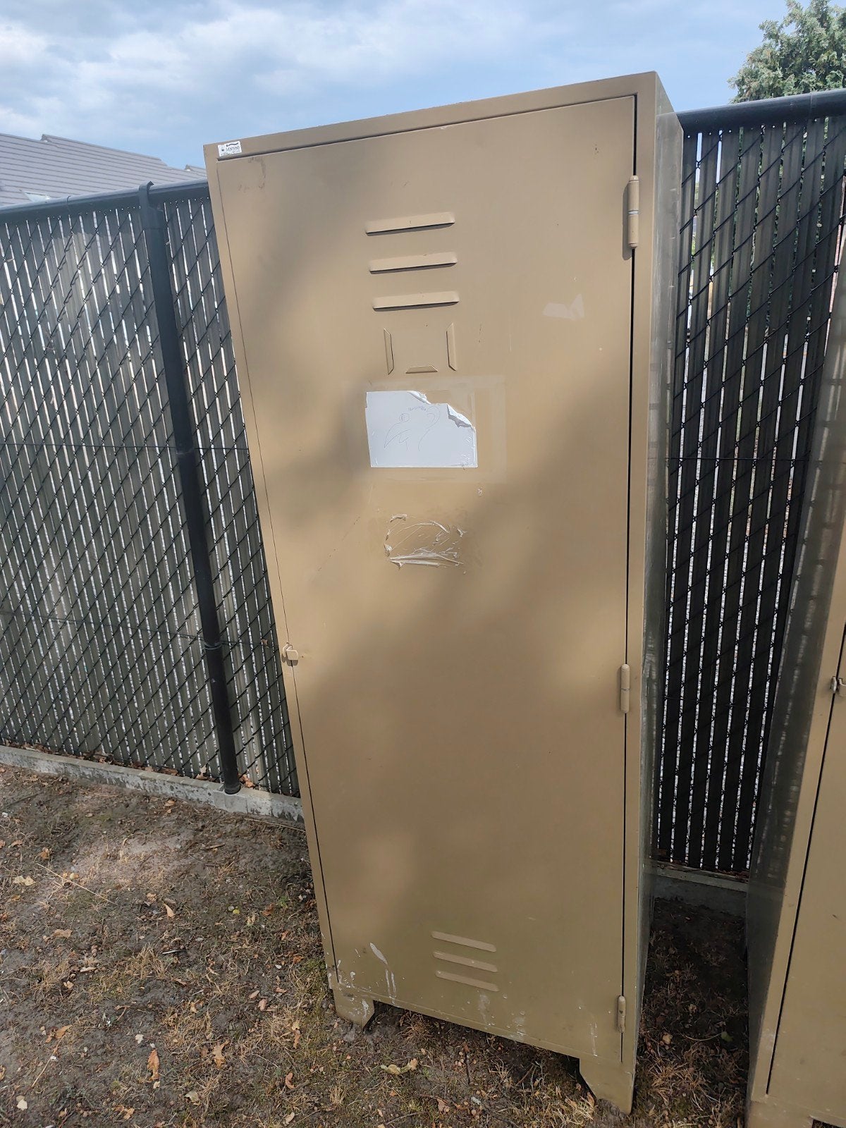 Ijzeren locker kast, Enlèvement