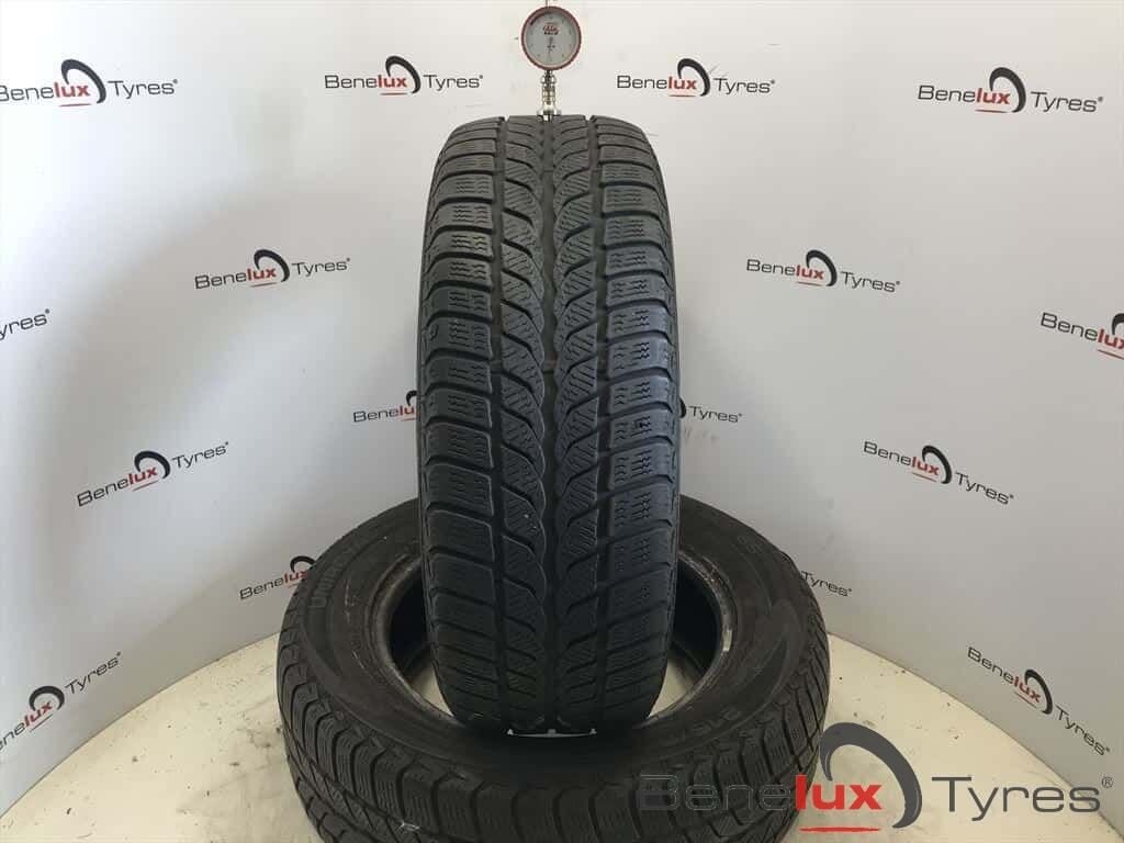 winter 215/60R16 99HXL Uniroyal 215/60 R16 215/60/16 2156016, Auto-onderdelen, Ophalen, -, Winterbanden, Band(en)