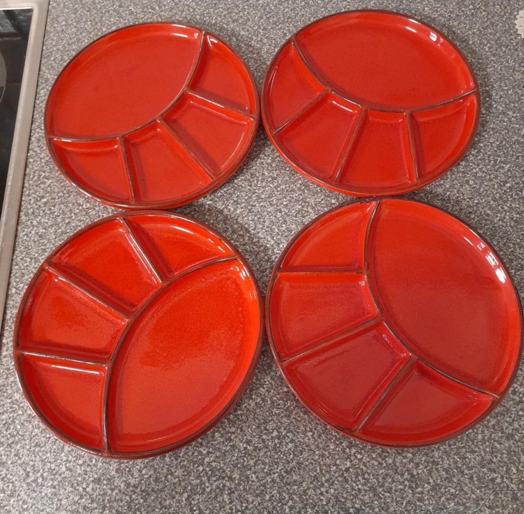 4 Rode retro fondueborden, Ophalen of Verzenden, Witgoed