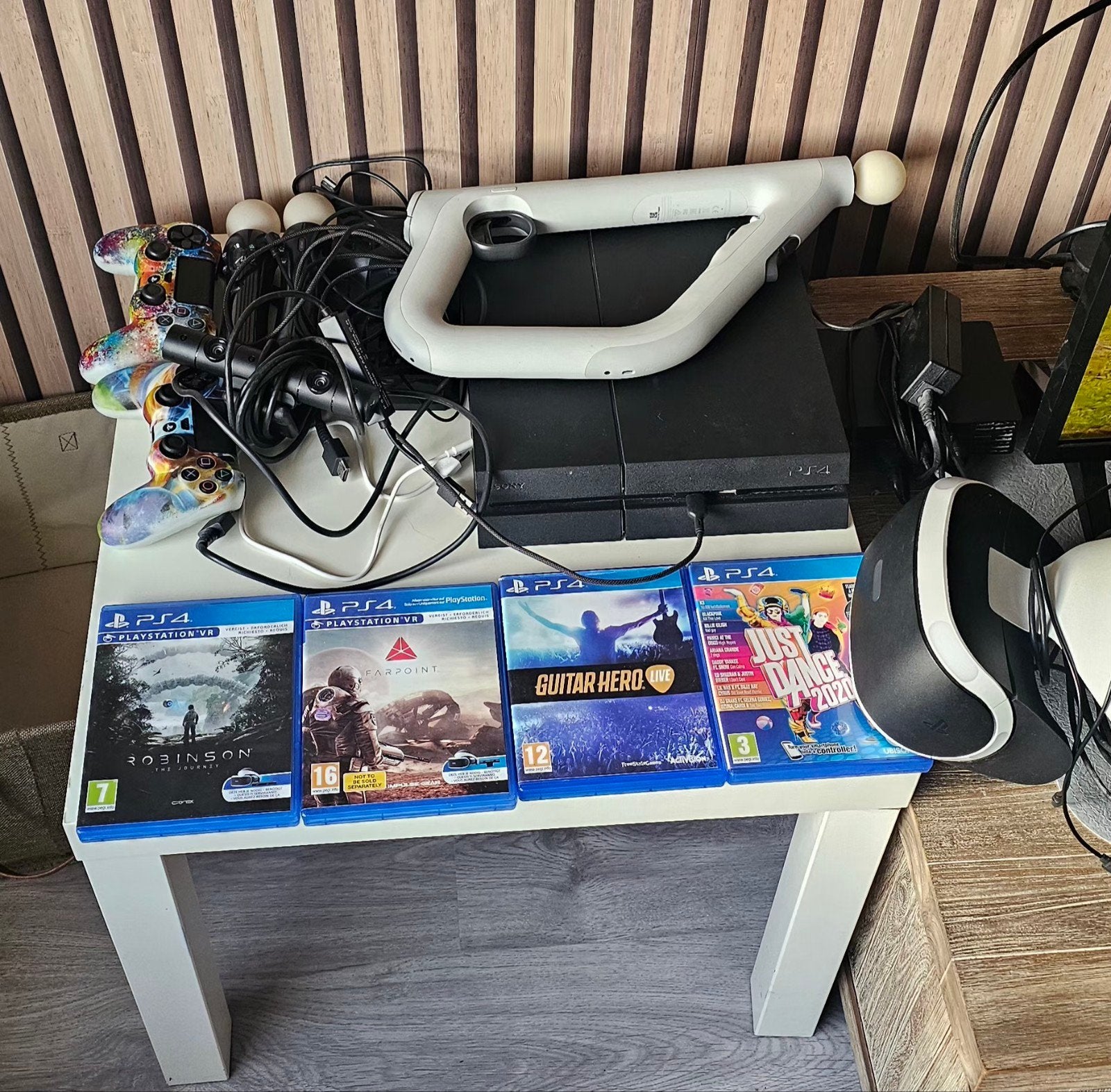 Pack VR PS4 1 To complet + Move + Guitar Hero, Avec 3 manettes ou plus, Enlèvement, Utilisé, 1 TB