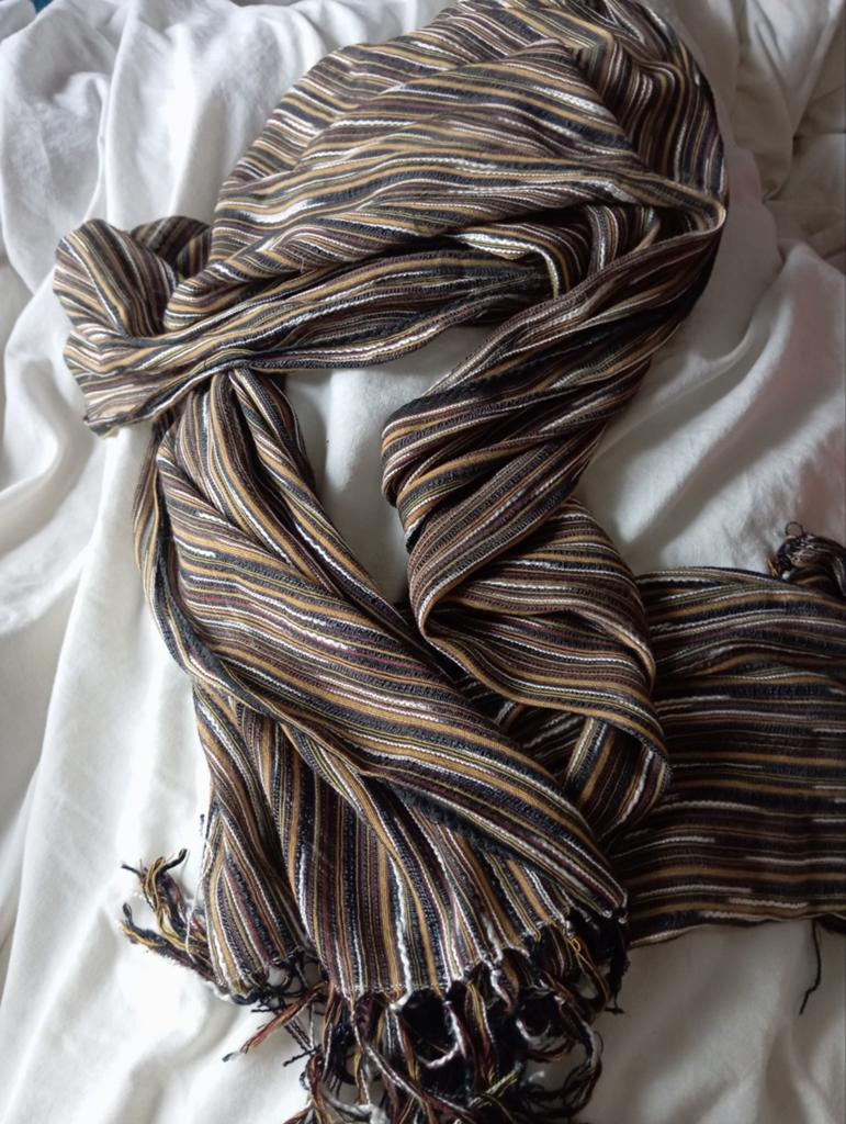 Licht gestreept sjaaltje in bruin en grijs cotton & silk, Kleding | Heren, Mutsen, Sjaals en Handschoenen, Ophalen of Verzenden