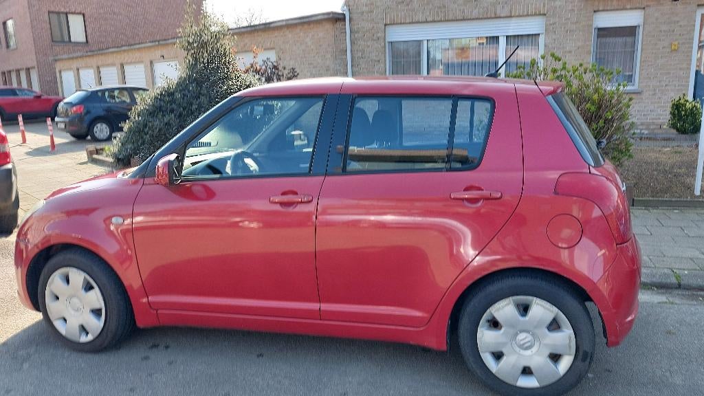 Auto Suzuki Swift, Autos, Rouge, Achat, 5 portes, 5 places