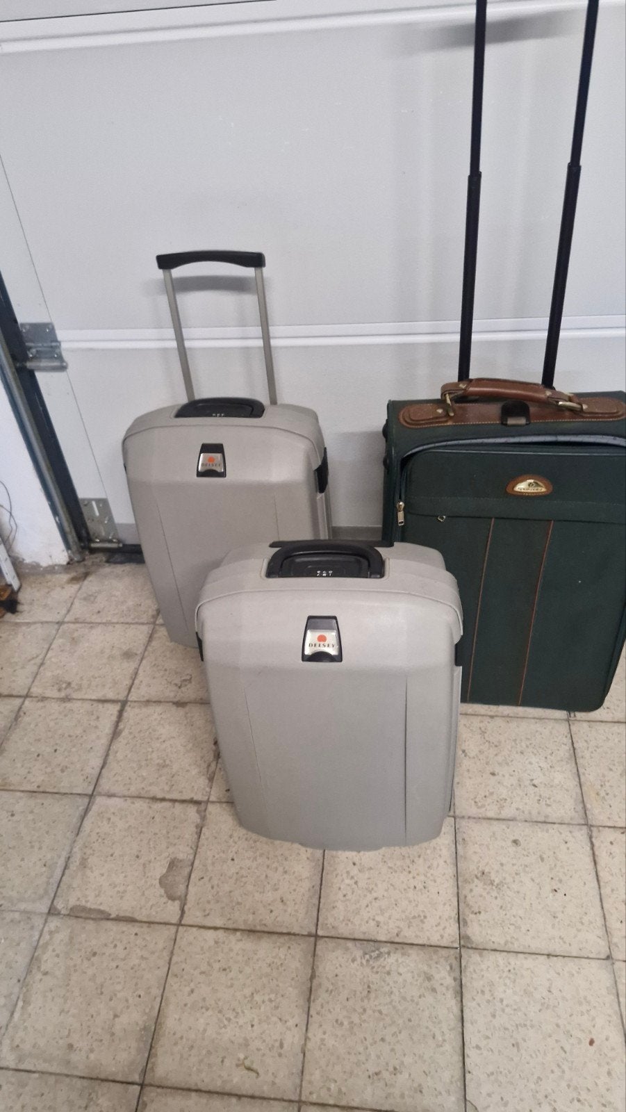 Valise de cabine en très bonne état, Bijoux, Sacs & Beauté