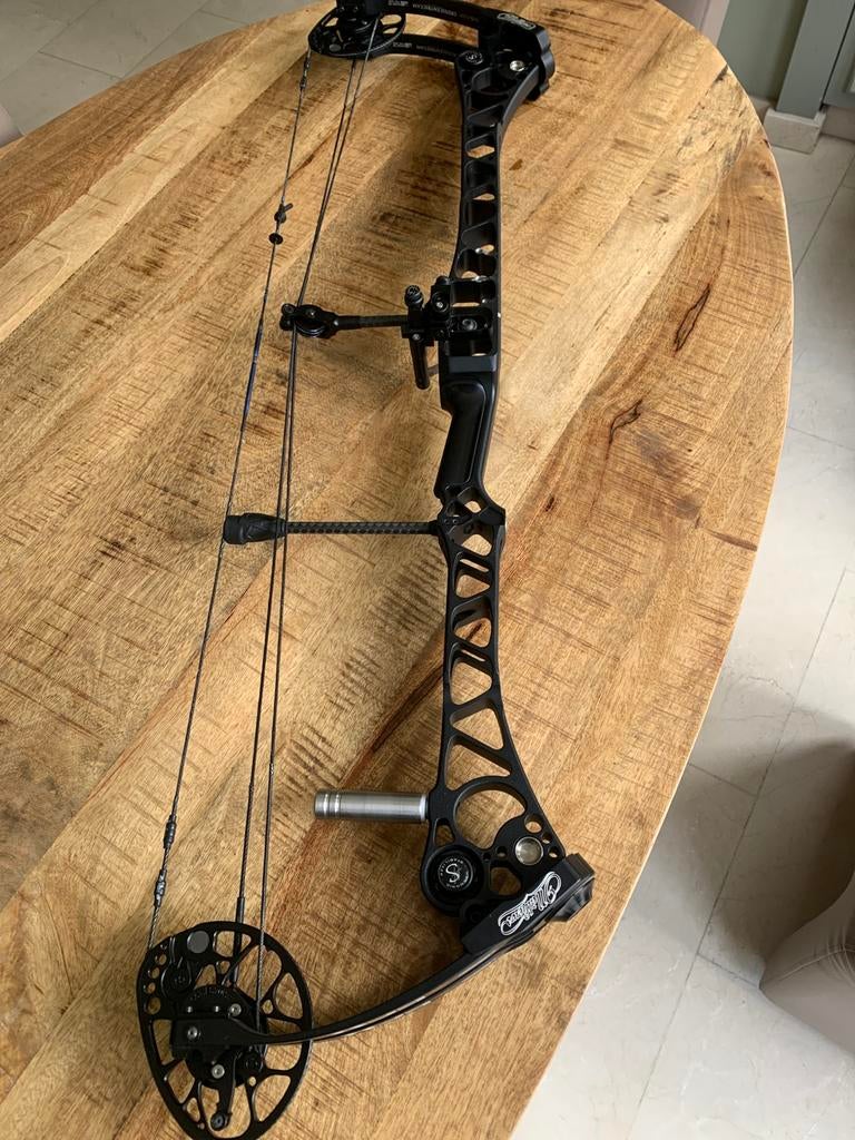 Boog te koop Mattheuws zwart, Sport en Fitness, Handboogschieten, Ophalen, Zo goed als nieuw