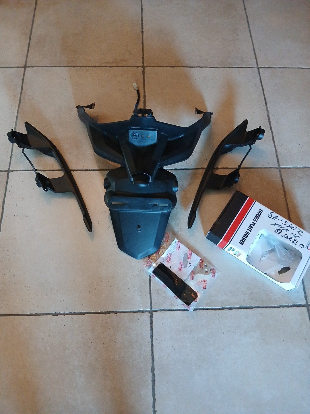 Support plaque et poignées latérales origine yamaha xmax 12, Yamaha