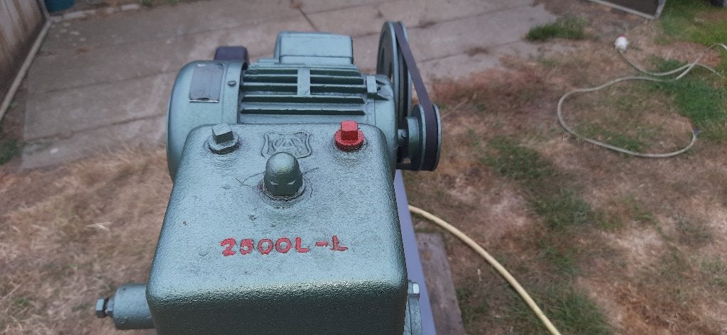 kapotte waterpomp 2500 l CLASAL, Ophalen, Gebruikt, Elektrisch, Hydrofoorpomp