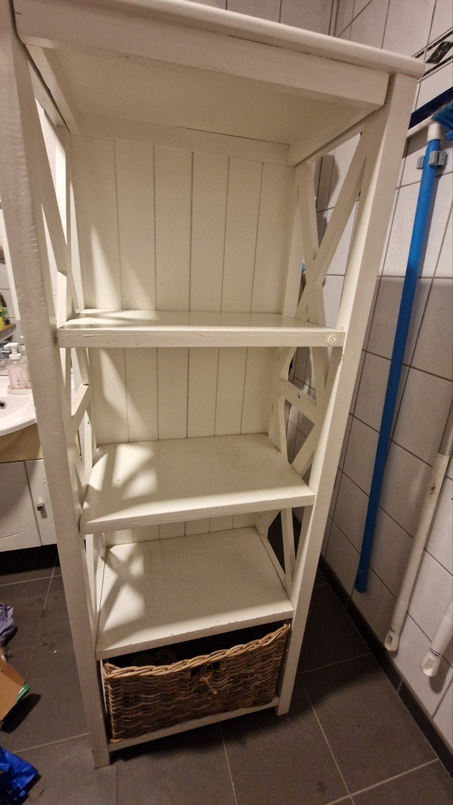 Belle armoire., Enlèvement