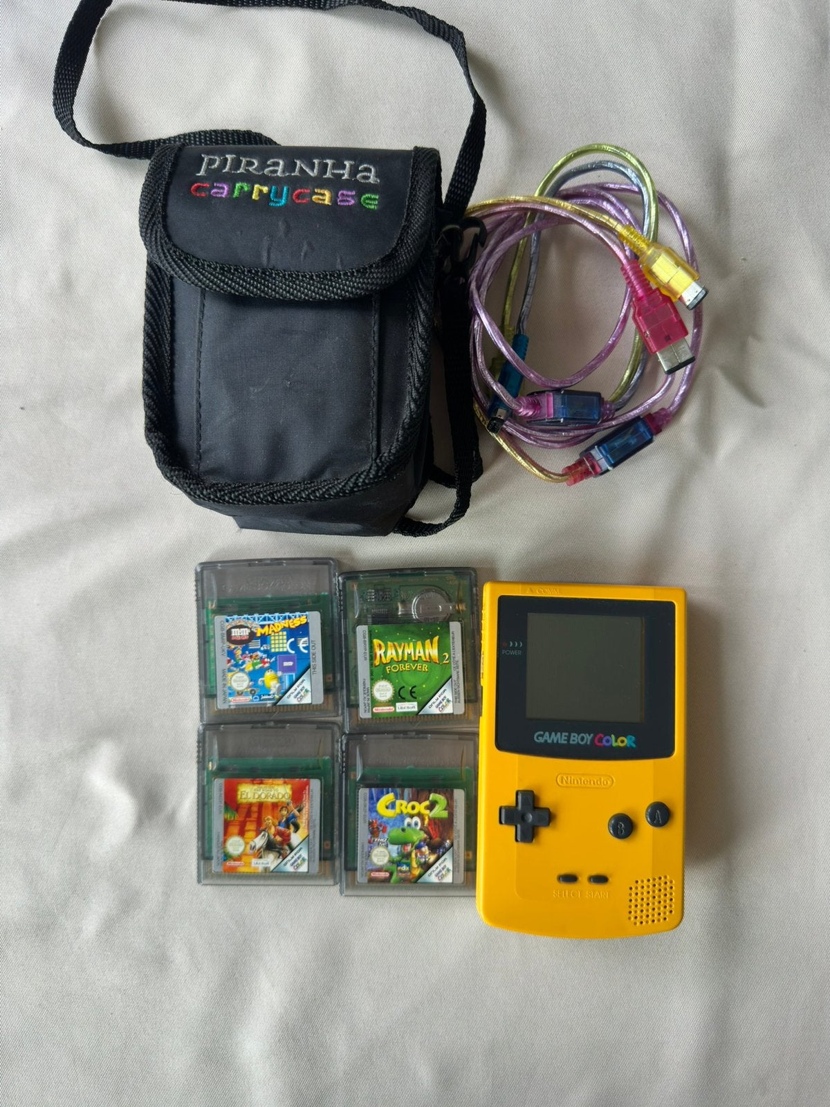 Nintendo Game Boy Color (Geel) Set met Tas & 4 Games, Games en Spelcomputers, Spelcomputers | Nintendo Game Boy, Zo goed als nieuw