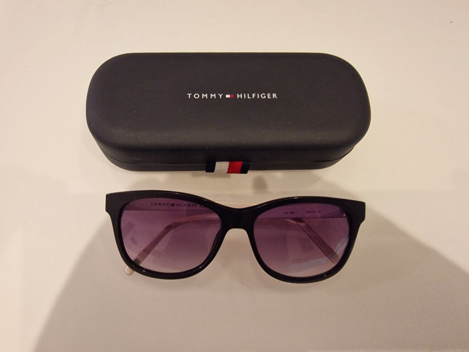 Tommy Hilfiger zonnebril origineel, Ophalen of Verzenden, Zonnebril