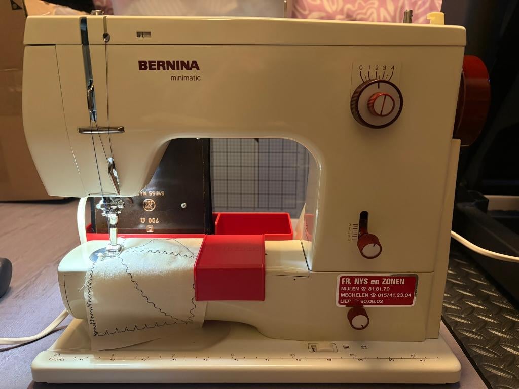 Naaimachine Bernina Minimatic 807, Ophalen, Zo goed als nieuw