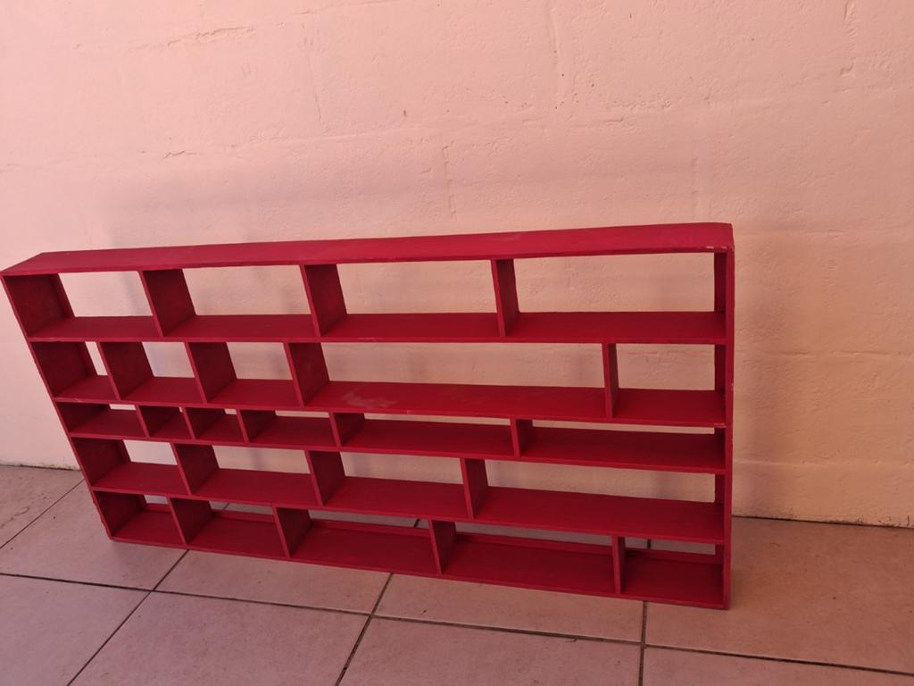 Grote rode houten plank, Ophalen