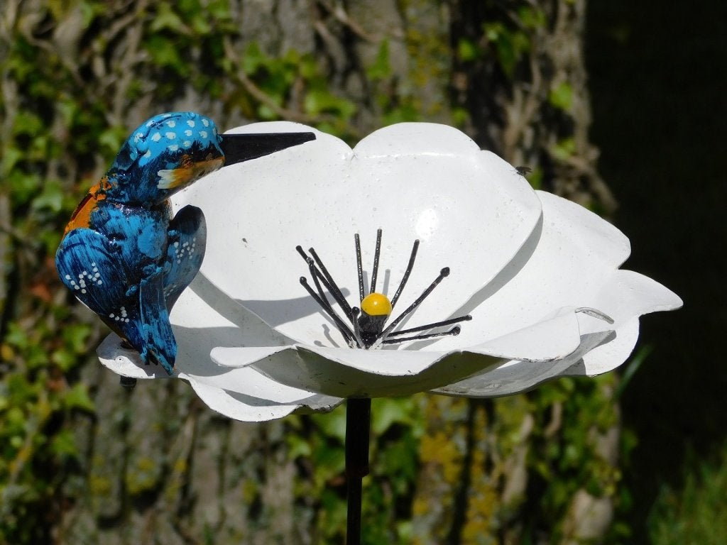 Tuinsteker Bloem met IJsvogel - Metaal - Witte Tuinbloem, Tuin en Terras, Ophalen of Verzenden