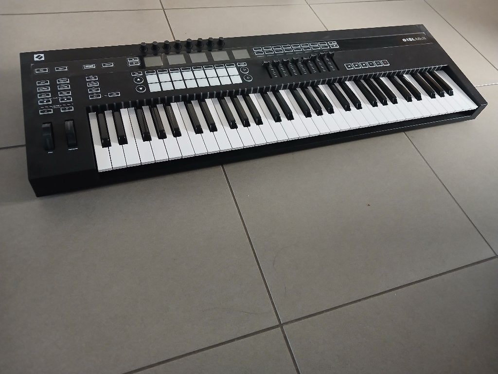 Novation 61 SL mk III Clavier maître USB, Musique & Instruments, Claviers, Comme neuf, 61 touches, Autres marques, Sensitif, Connexion MIDI