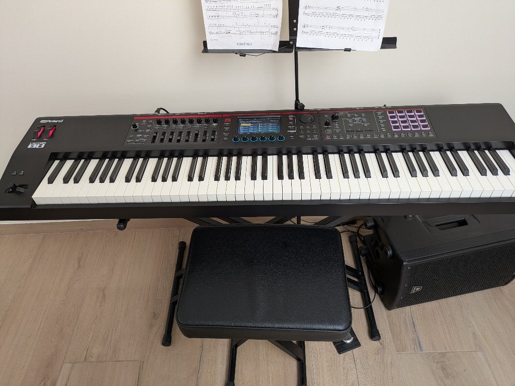 Roland Fantom - 08 synthesizer met actieve luidspreker, Muziek en Instrumenten, Ophalen, 88 toetsen, Roland, Zo goed als nieuw