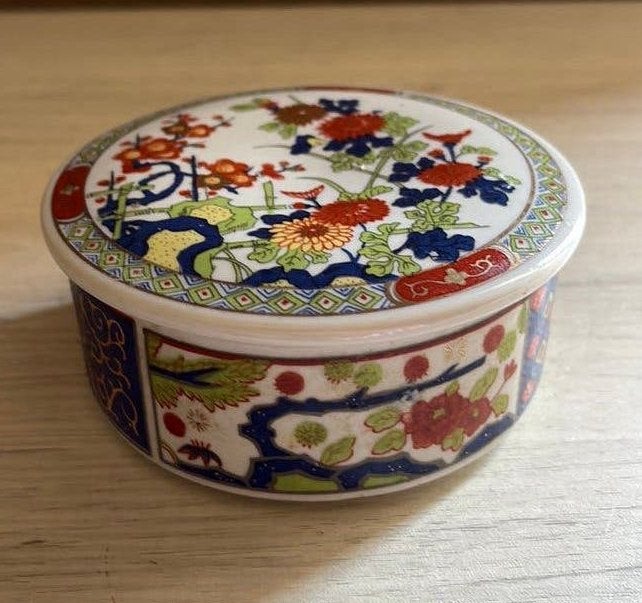 Vintage porseleinen snuisterijdoosje-Imari-stijl-DécorDéposé, Ophalen of Verzenden
