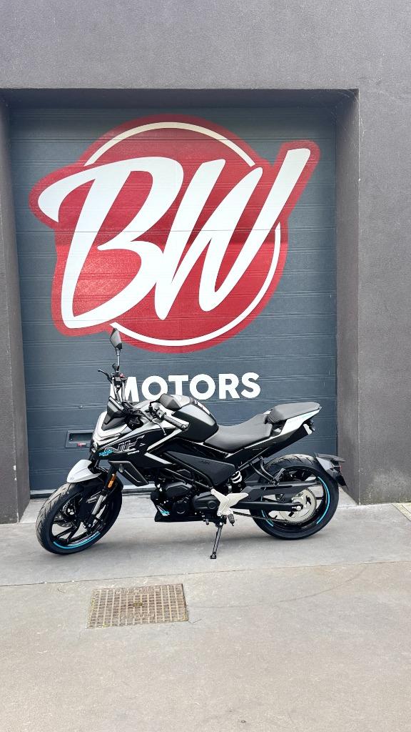 CF Moto 125 NK Gem Black @ BW Motors Mechelen, Motoren, Bedrijf, 11 kW of minder, 1 cilinder, Minimaal motorrijbewijs A1