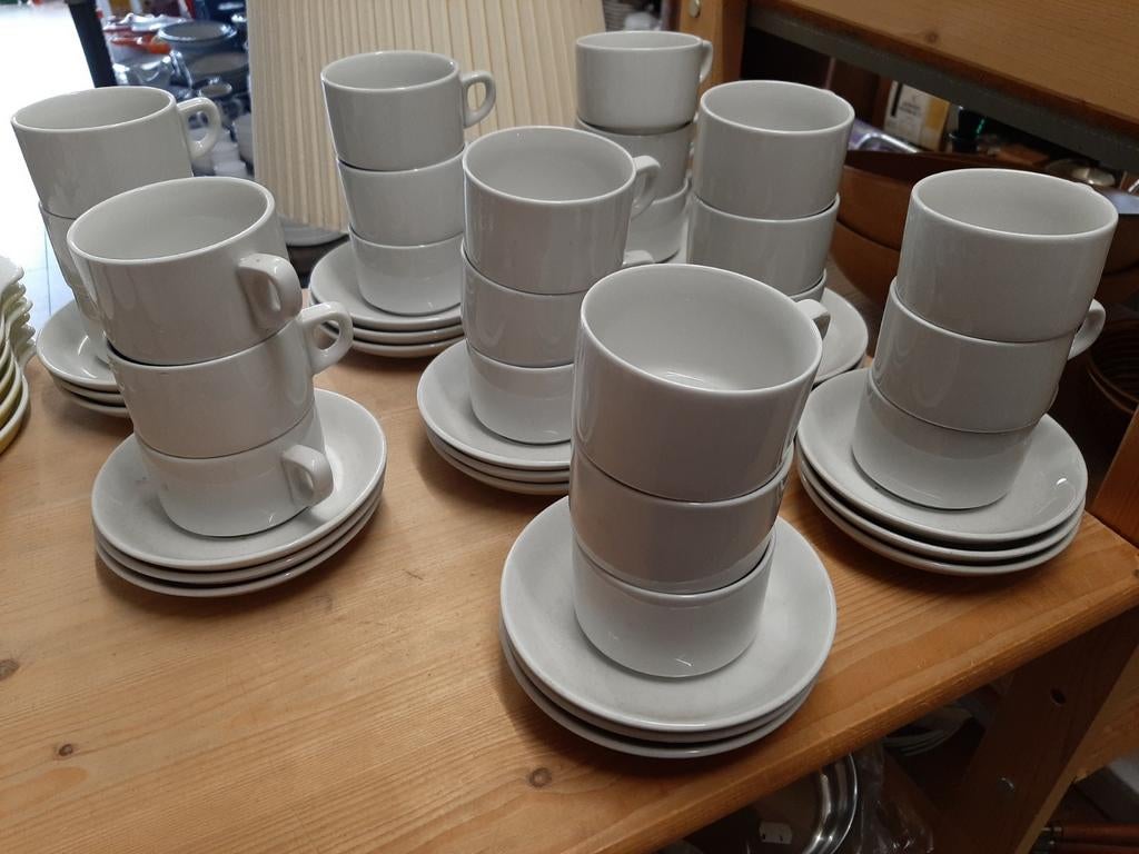 24 tasses à café et sous tasses  Monopoli 82 * État neuf, Enlèvement ou Envoi, Neuf